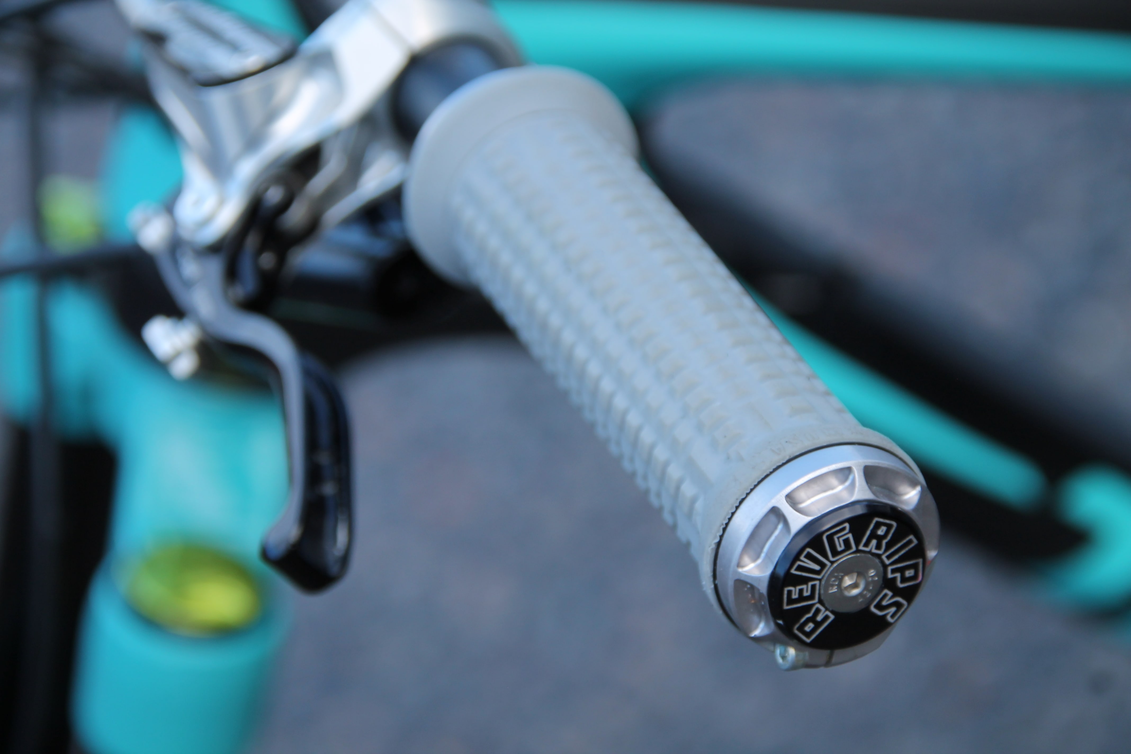 Handlebar Grips Revgrips Uk DMR DeathGrip Lock-On Grips Biketart